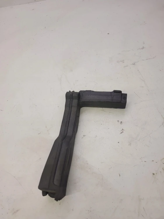 WYGŁUSZENIE BŁOTNIKA PIANKA AUDI A4 B8 8K0823722R