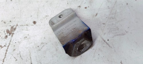 UCHWYT WSPORNIK BŁOTNIKA PRAWY AUDI A1 8X0821168