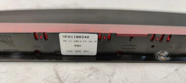 ŚWIATŁO STOP STOPU A6 C7 SEDAN 4G5945097