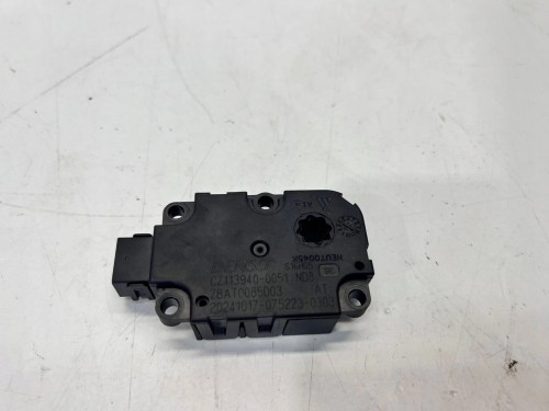 SILNICZEK NAGRZEWNICY AUDI CZ113940