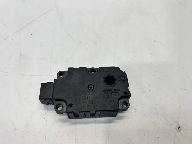 SILNICZEK NAGRZEWNICY AUDI CZ113940