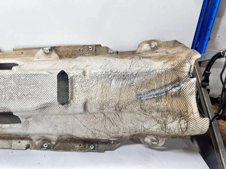 OSŁONA TERMICZNA TUNELU AUDI TT 8J 8J0825661D