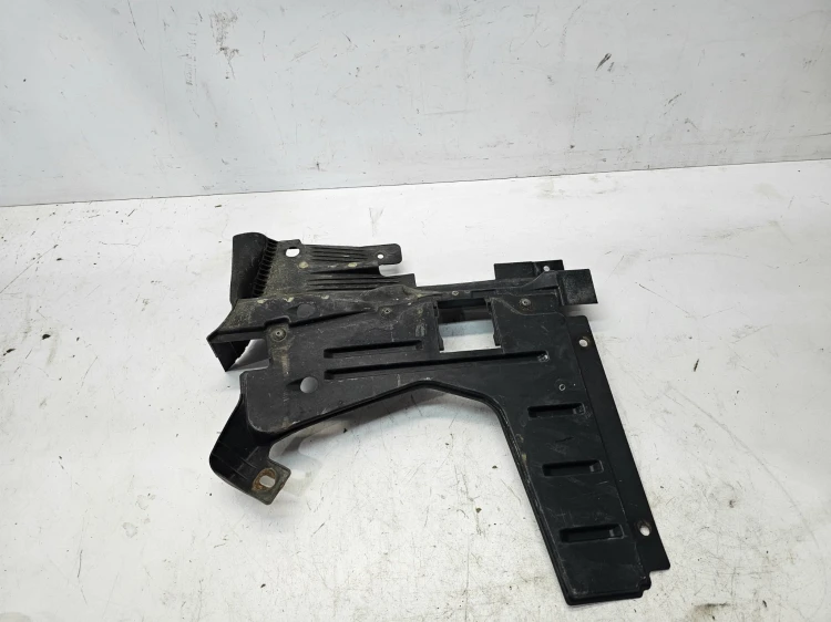 OSŁONA PODWOZIA TYŁ AUDI Q3 8U 8U0825214E 8U0825216B