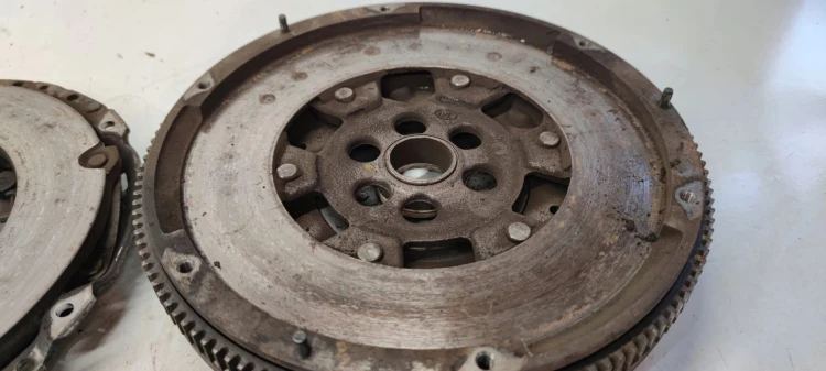SPRZĘGŁO KOŁO DWUMAS AUDI SEAT VW 2.0 TFSI AXX