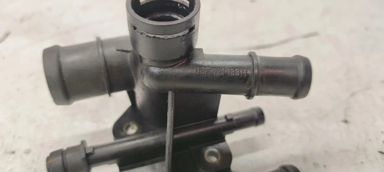 KRÓCIEC WODY RURKI AUDI A3 8P 2.0 TFSI 06F121133H