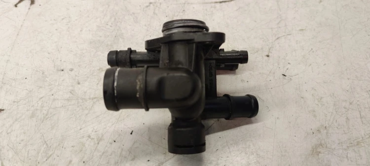 KRÓCIEC WODY RURKI AUDI A3 8P 2.0 TFSI 06F121133H