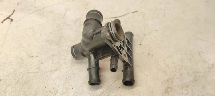 KRÓCIEC WODY RURKI AUDI A3 8P 2.0 TFSI 06F121133H