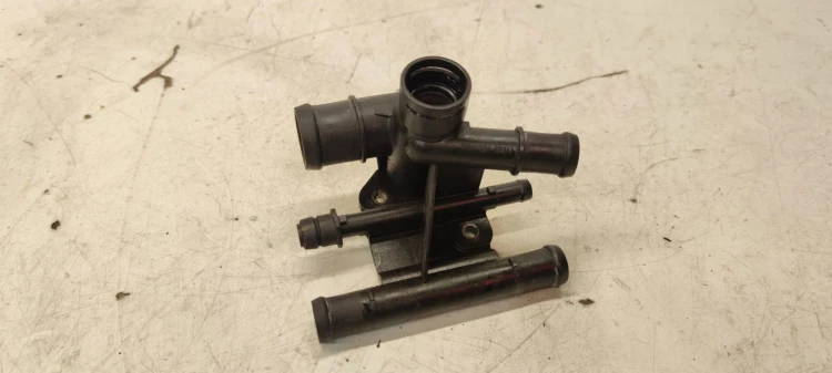 KRÓCIEC WODY RURKI AUDI A3 8P 2.0 TFSI 06F121133H