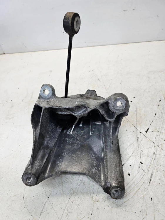 ŁAPA SILNIKA LEWA AUDI A4 B9 A5 4M0199307BN
