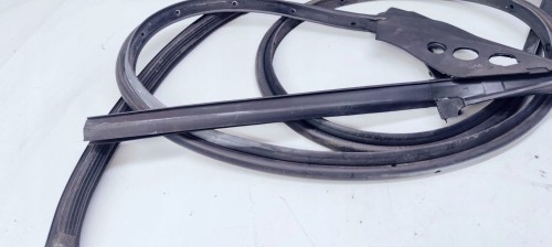 USZCZELKA DRZWI PRAWA AUDI A5 8T COUPE 8T0837912