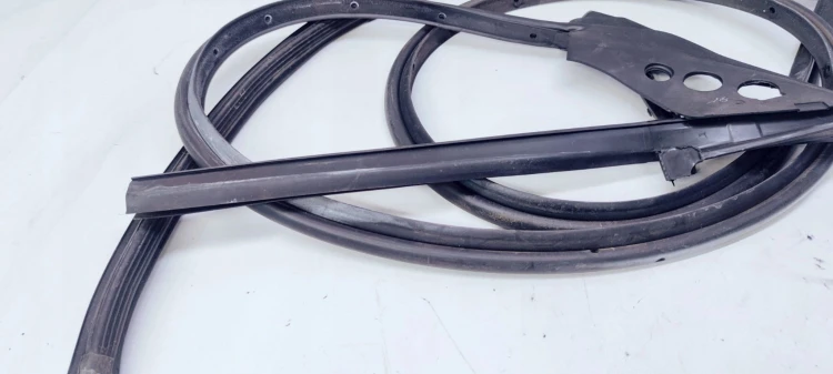 USZCZELKA DRZWI PRAWA AUDI A5 8T COUPE 8T0837912