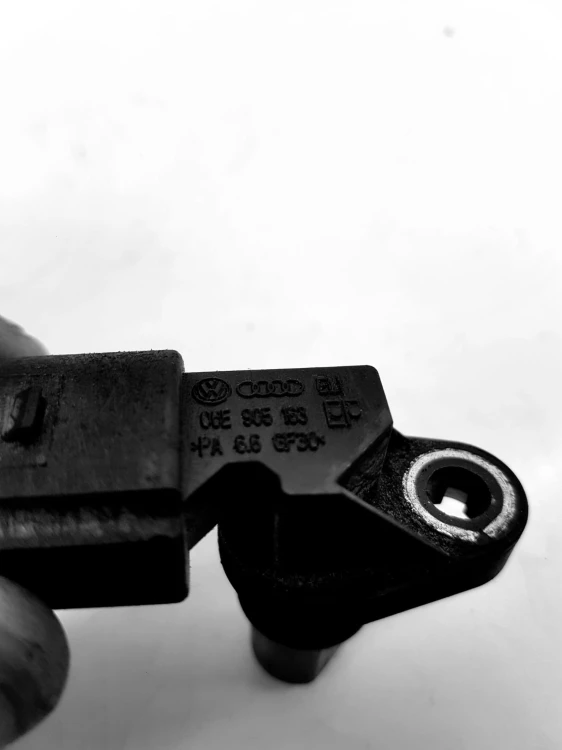 CZUJNIK POŁOŻENIA WAŁKA ROZRZĄDU AUDI 06E905163