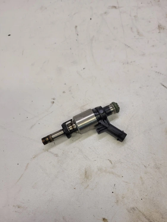 WTRYSK WTRYSKIWACZ AUDI A4 A5 2.0 TFSI 0261500621