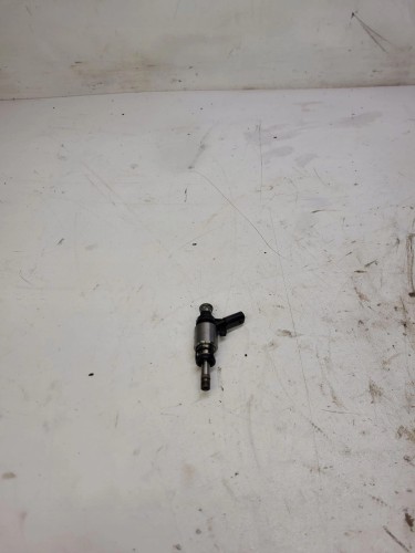 WTRYSK WTRYSKIWACZ AUDI A4 A5 2.0 TFSI 0261500621