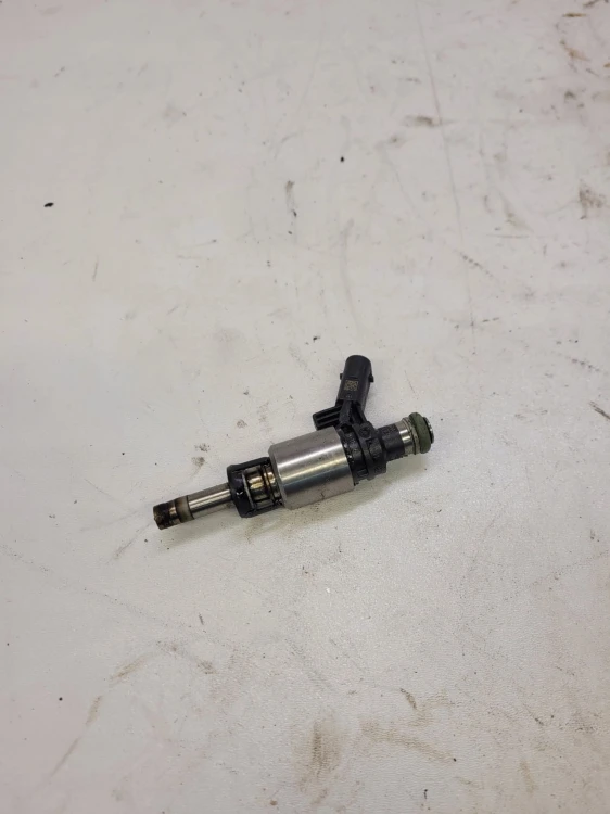WTRYSK WTRYSKIWACZ AUDI A4 A5 2.0 TFSI 0261500621
