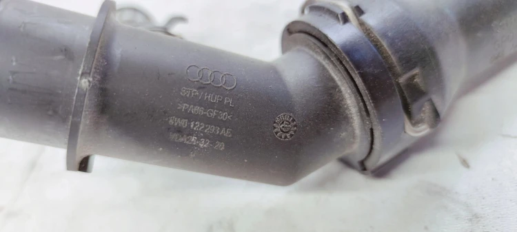 KRÓCIEC WODY AUDI A4 B9 A5 8W0122293AE 04L121026R