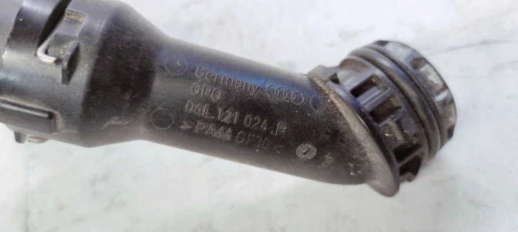 KRÓCIEC WODY AUDI A4 B9 A5 8W0122293AE 04L121026R