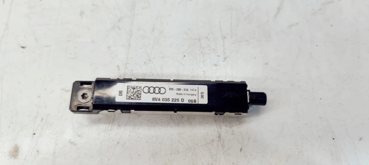 WZMACNIACZ ANTENOWY AUDI A3 8V 8V4035225D