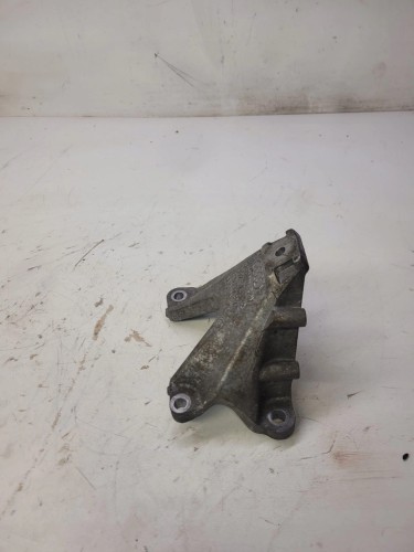ŁAPA PODPORA SILNIKA AUDI A6 C6 3.0 T 8E0199307Q