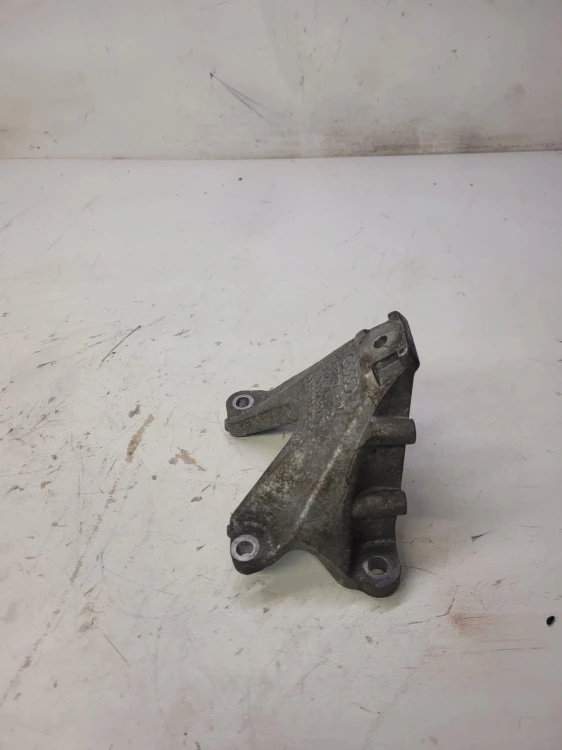 ŁAPA PODPORA SILNIKA AUDI A6 C6 3.0 T 8E0199307Q