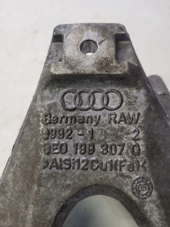 ŁAPA PODPORA SILNIKA AUDI A6 C6 3.0 T 8E0199307Q