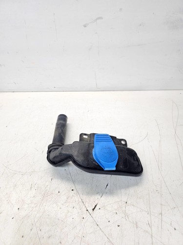 WLEW PŁYNU DO SPRYSKIWACZY AUDI Q5 8R LIFT 8R0955452B