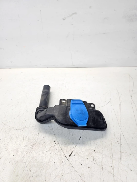 WLEW PŁYNU DO SPRYSKIWACZY AUDI Q5 8R LIFT 8R0955452B
