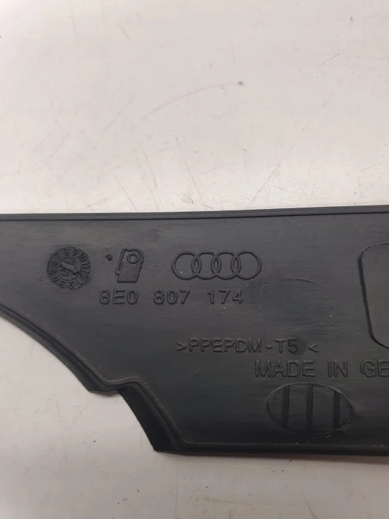 ZAŚLEPKA OSŁONA HALOGENU AUDI A4 B7 8E0807174