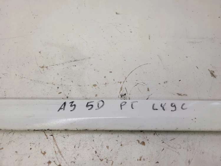 LISTWA DRZWI PRAWY TYŁ AUDI A3 8P LIFT 5D LY9C