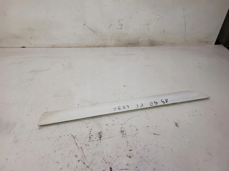 LISTWA DRZWI PRAWY TYŁ AUDI A3 8P LIFT 5D LY9C