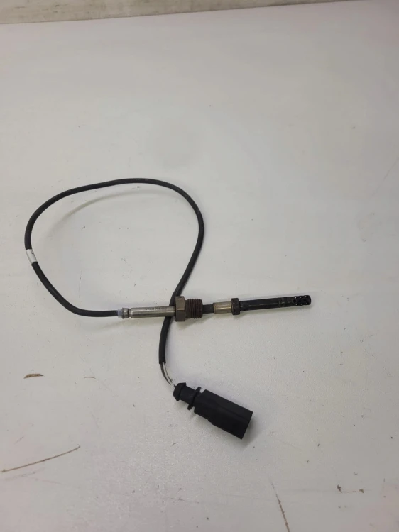 CZUJNIK TEMPERATURY SPALIN AUDI VW 059906088AF
