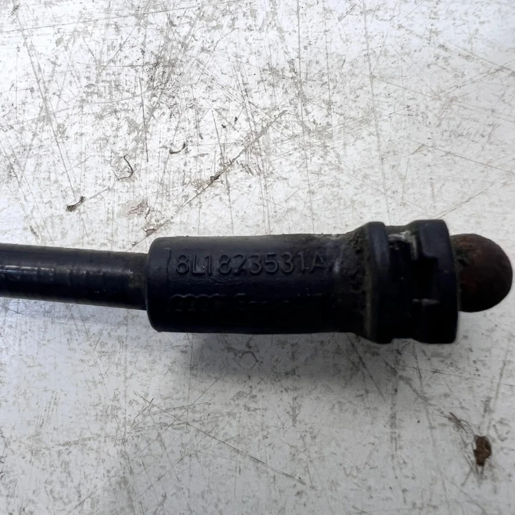 LINKA OTWIERANIA MASKI AUDI A3 8L 8L1823531A
