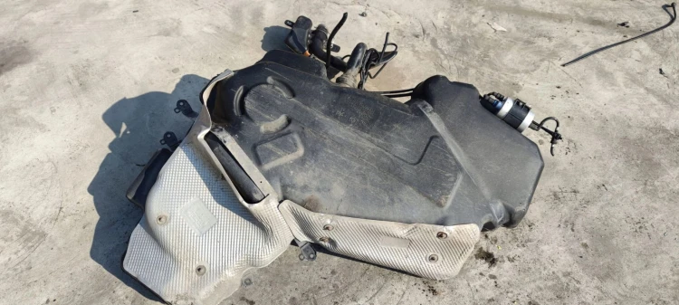 BAK ZBIORNIK PALIWA AUDI A6 C6 4F0201021GE BENZYNA