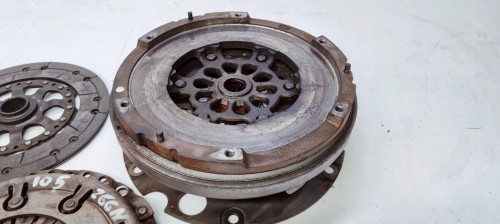 SPRZĘGŁO KOŁO DWUMAS AUDI A4 A5 TFSI 0B1105266N *3