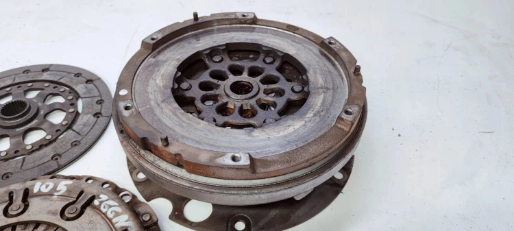 SPRZĘGŁO KOŁO DWUMAS AUDI A4 A5 TFSI 0B1105266N *3