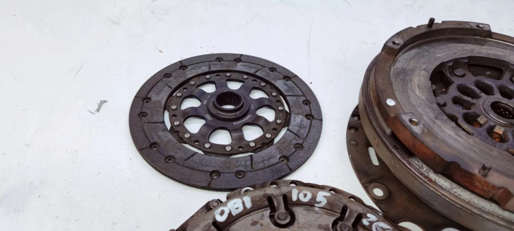 SPRZĘGŁO KOŁO DWUMAS AUDI A4 A5 TFSI 0B1105266N *3