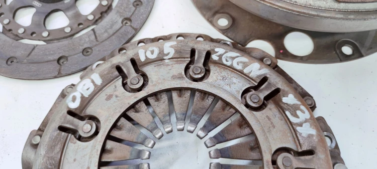 SPRZĘGŁO KOŁO DWUMAS AUDI A4 A5 TFSI 0B1105266N *3