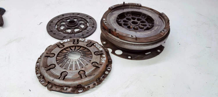 SPRZĘGŁO KOŁO DWUMAS AUDI A4 A5 TFSI 0B1105266N *3