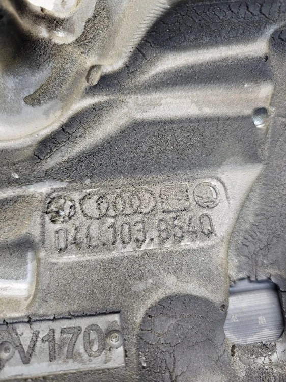 OSŁONA POKRYWA SILNIKA VW AUDI A3 8V Q3 8U 04L103925L