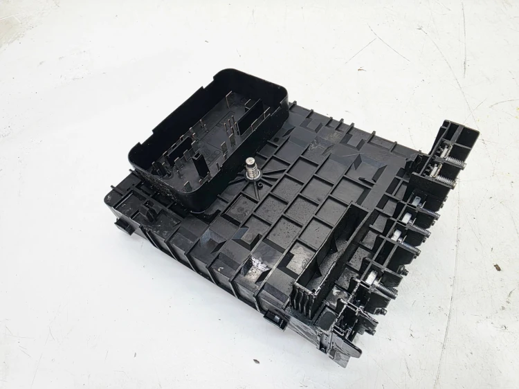 SKRZYNKA BEZPIECZNIKÓW AUDI VOLKSWAGEN SEAT SKODA 1K0937125A