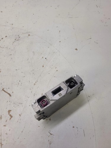 WZMACNIACZ ANTENOWY AUDI A4 A5 A6 Q7 4M0035456A