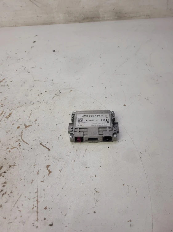 WZMACNIACZ ANTENOWY AUDI A4 A5 A6 Q7 4M0035456A