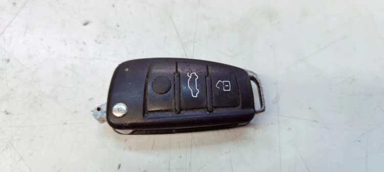KLUCZYK PILOT SCYZORYK AUDI A4 B7 8E0837220Q *3*