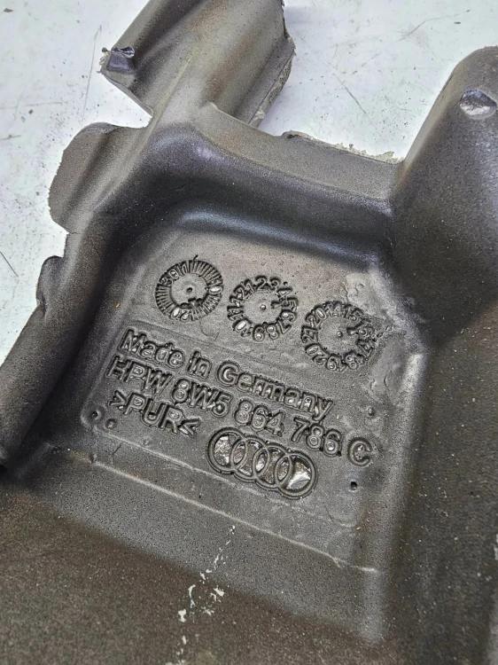 WYGŁUSZENIE BŁOTNIKA PRAWE AUDI A4 B9 SEDAN 8W5864786C
