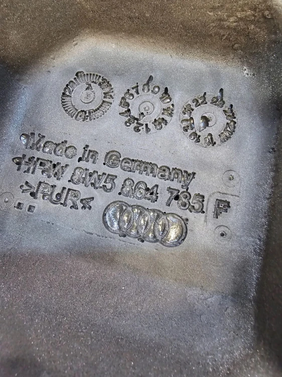WYGŁUSZENIE BŁOTNIKA LEWE AUDI A4 B9 8W5864785F