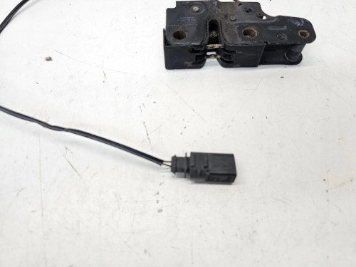 ZAMEK MASKI RYGIEL AUDI A3 8P LIFT 08-12 8P0823509H