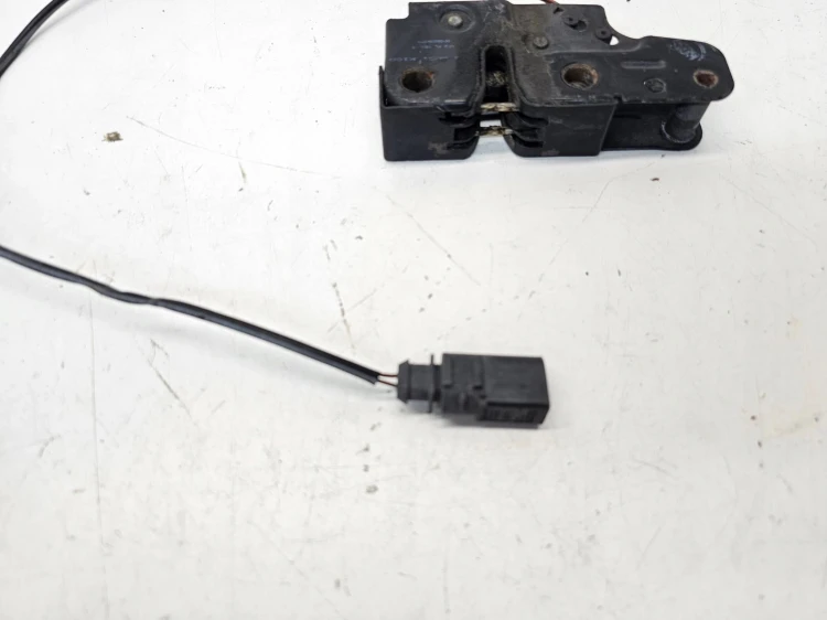 ZAMEK MASKI RYGIEL AUDI A3 8P LIFT 08-12 8P0823509H
