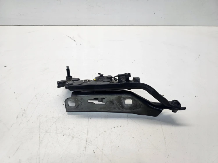ZAWIAS MASKI LEWY AUDI A3 8V LIFT 8V0823301F