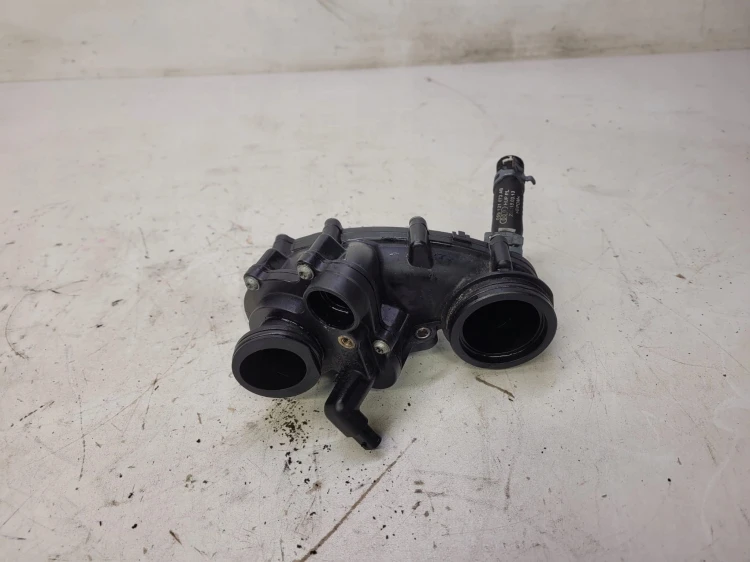TERMOSTAT OBUDOWA AUDI A4 A5 A6 3.0TDI 059121111BM