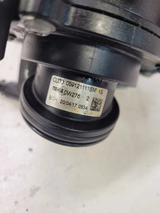 TERMOSTAT OBUDOWA AUDI A4 A5 A6 3.0TDI 059121111BM